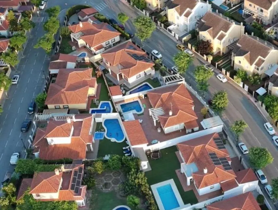 Villa Triana Con Piscina-1